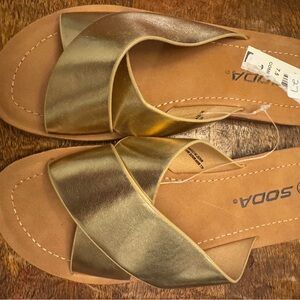 Soda Gold Sandals Elegant and Versatile, 7.5,NWT